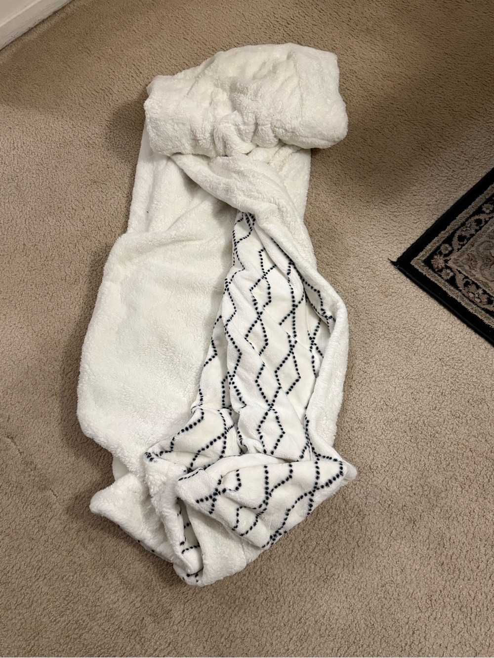 Cozy White Sherpa Throw Blanket with Black Geometric Stitching